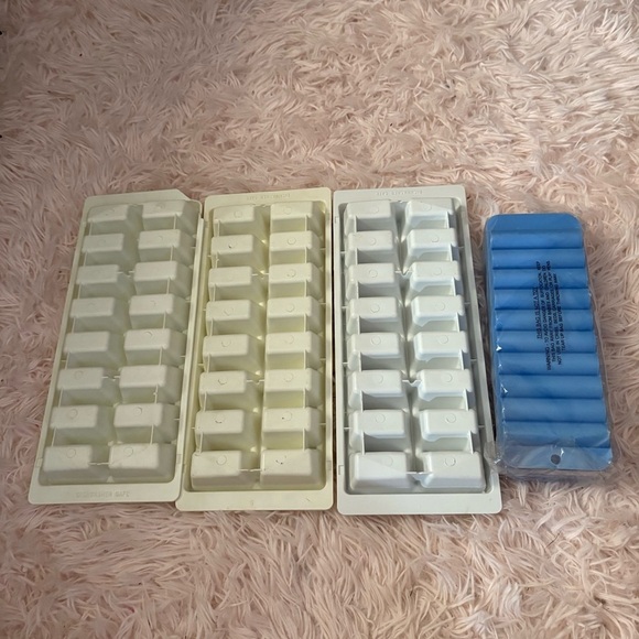 Vintage 3 Frigidaire 16 Cube White Plastic Ice Cube Tray Large Cube Stackable - Picture 5 of 5